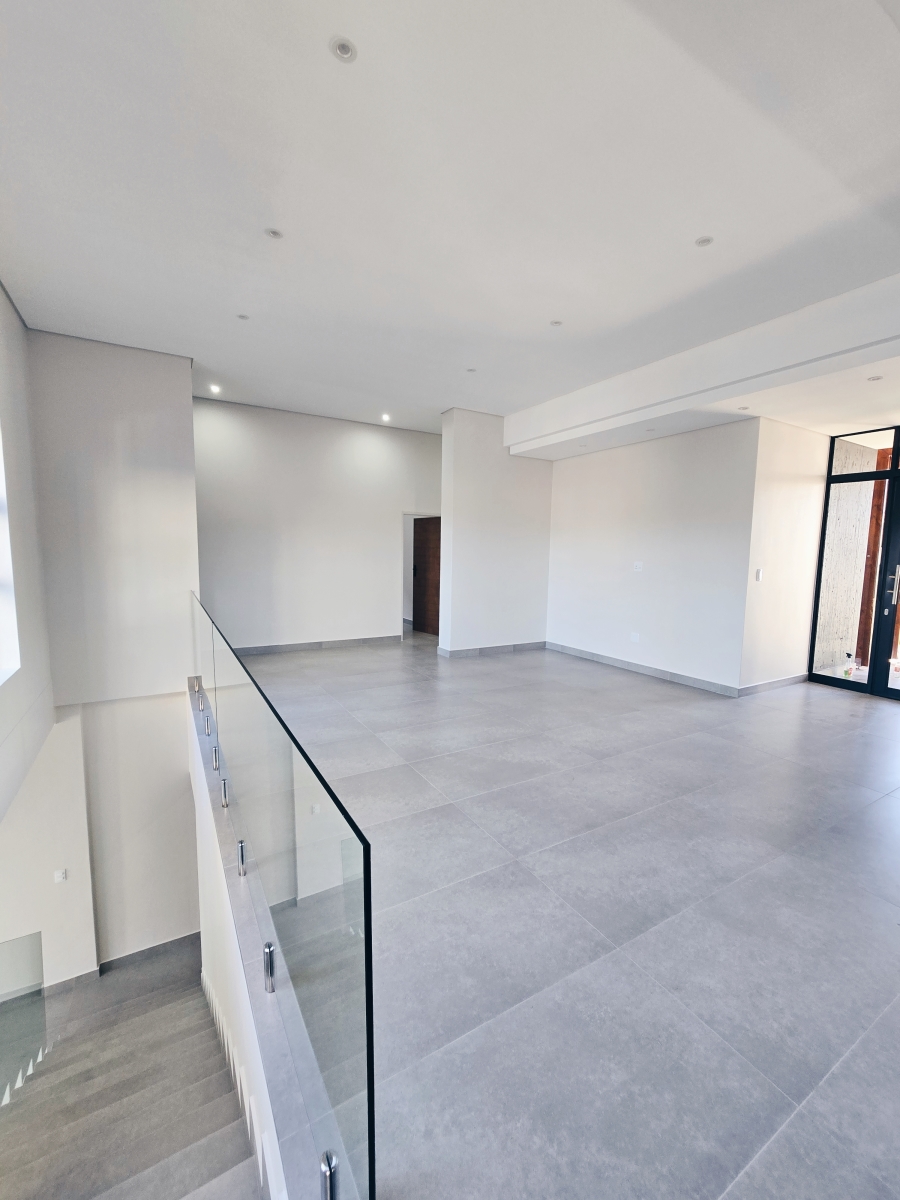 5 Bedroom Property for Sale in Outeniquasbosch Western Cape